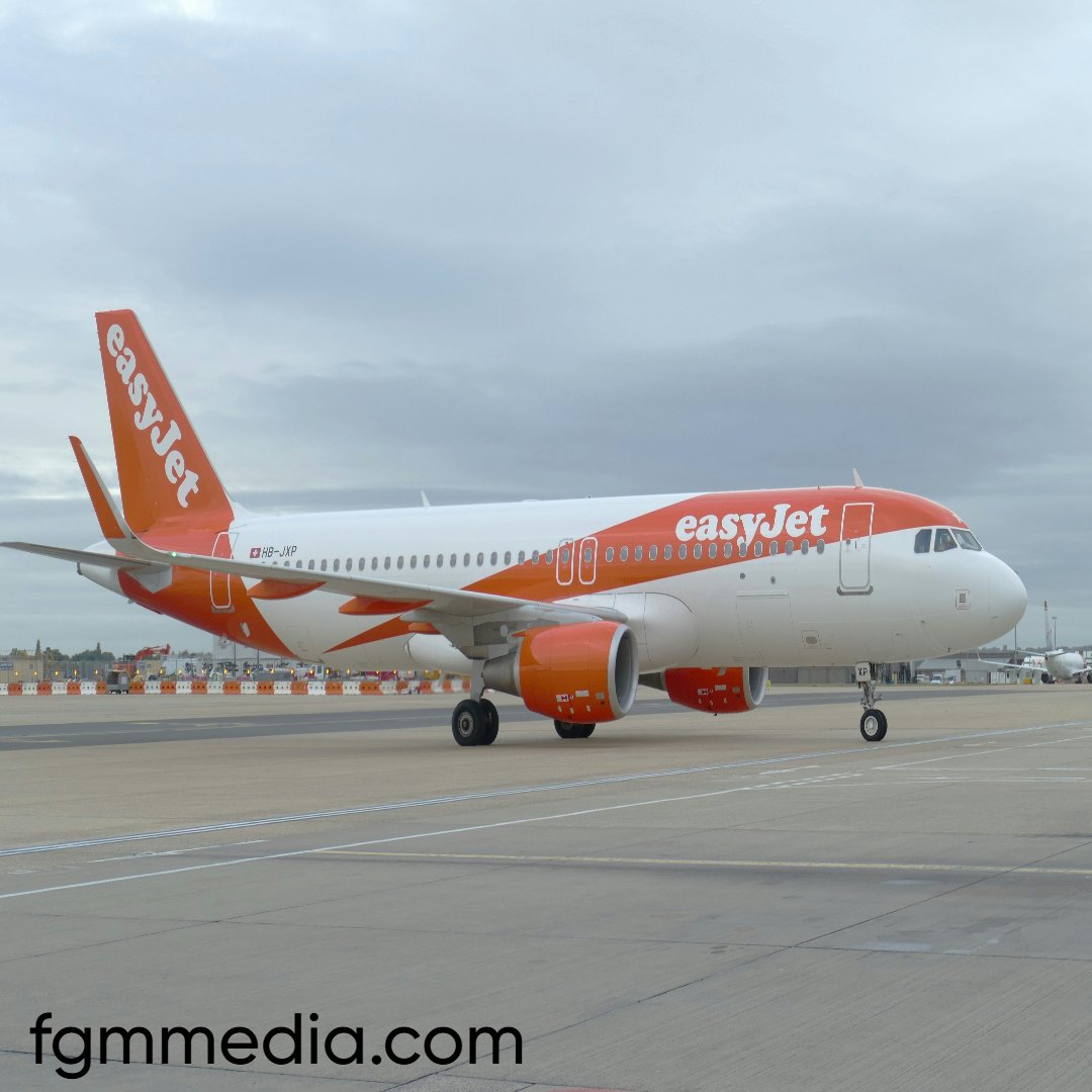easyjet flight u2238 emergency landing newcastle
